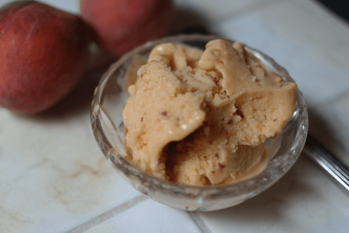 Low calorie peach ice cream